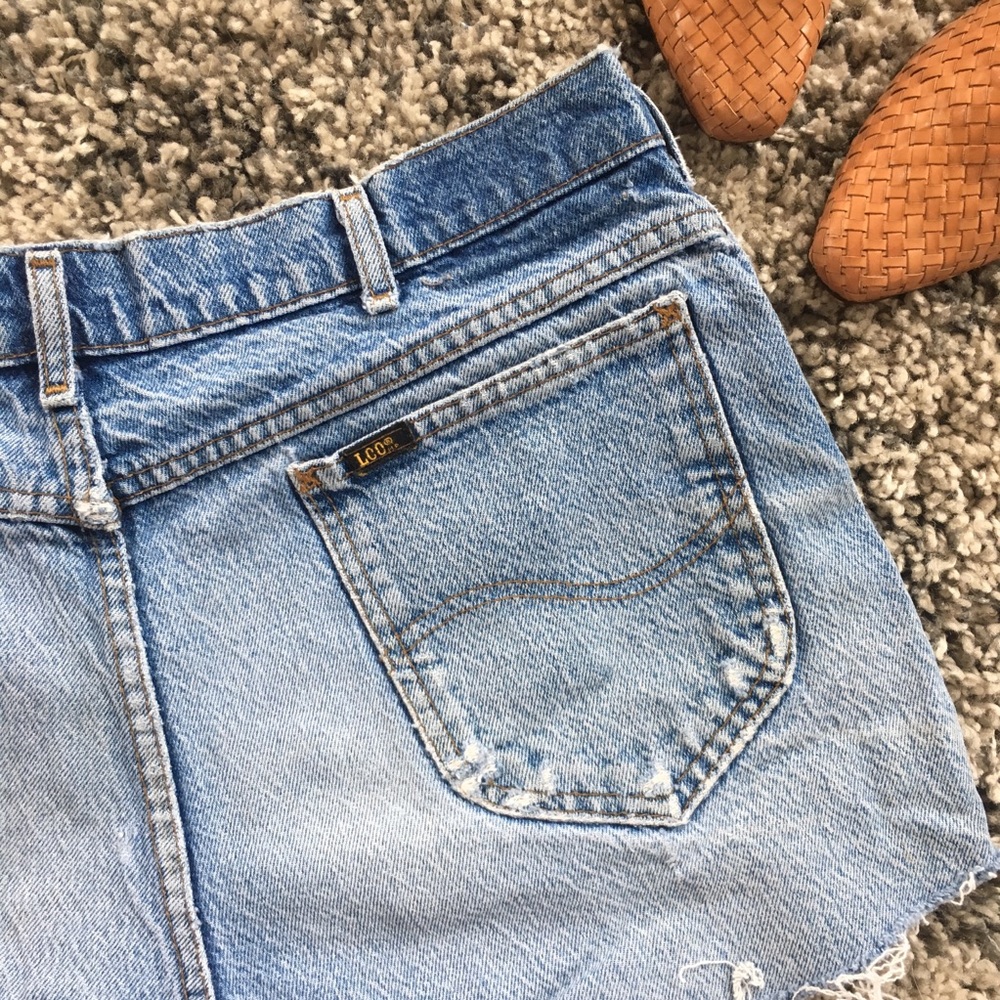 🎈VTG High Waisted Distressed Jean Shorts - Picture 4 of 4
